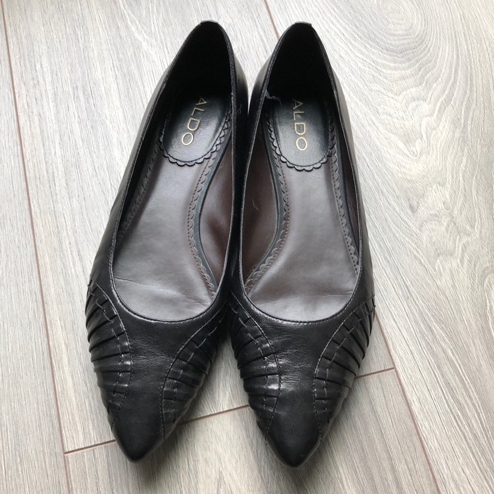 Aldo black leather flat shoes.